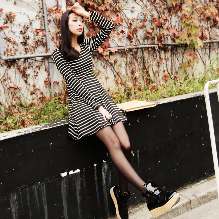 <font color=red><b>▲▲steady. 1月号掲載▲▲</b></font>モノトーンカラー＆ボーダーパターンラウンドネック10分袖ミニ丈ギャザーフレアワンピース・全4色 | DHOLIC | 詳細画像1