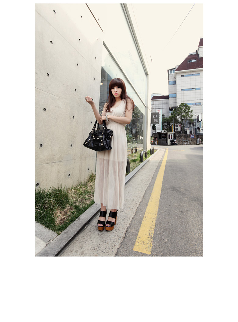 シックカラーフェイクレザー素材バックストラップ11.7cmウッドヒールサンダル・全２色 | DHOLIC | 詳細画像3