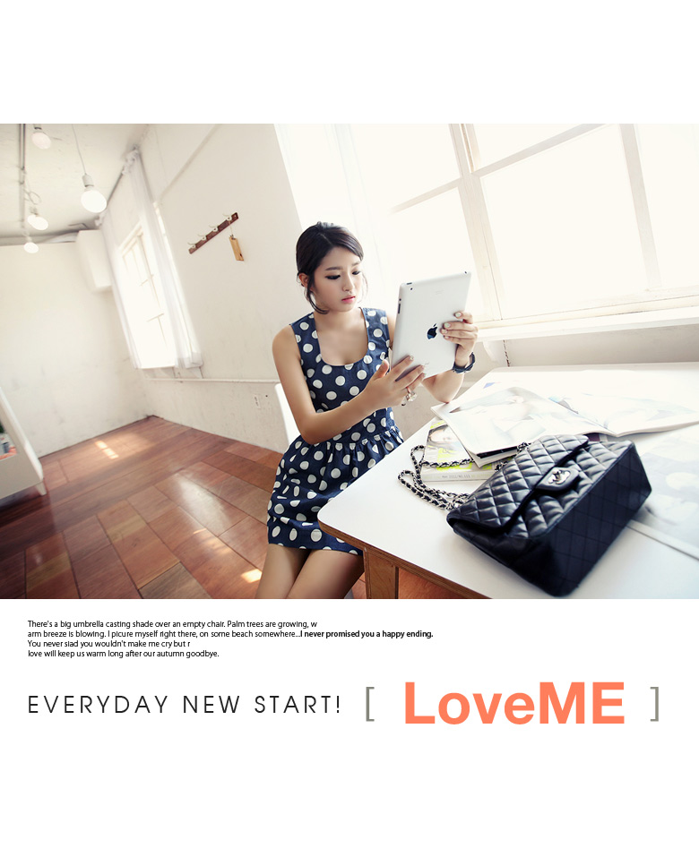 バックオープンブルーデニムドット柄スクエアネックノースリーブミニ丈フレアワンピース・全２色 | DHOLIC | 詳細画像3