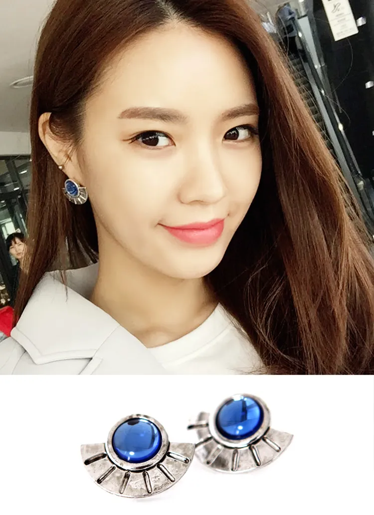 シルバーメタルハーフムーンピアス・全2色 | DHOLIC | 詳細画像1