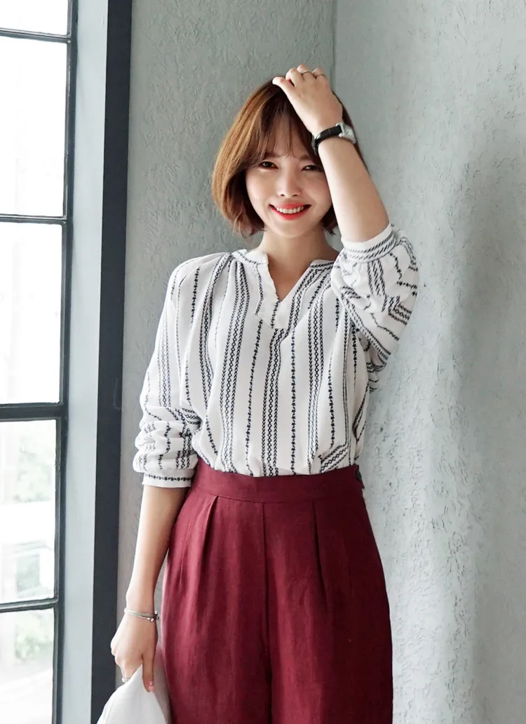 エスニックプリントVネックブラウス・全2色 | DHOLIC | 詳細画像1