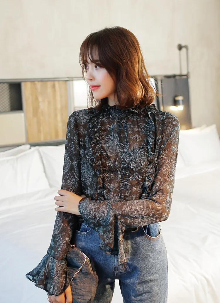 ユニークパターンフリルネックシフォンブラウス・全2色 | DHOLIC | 詳細画像1