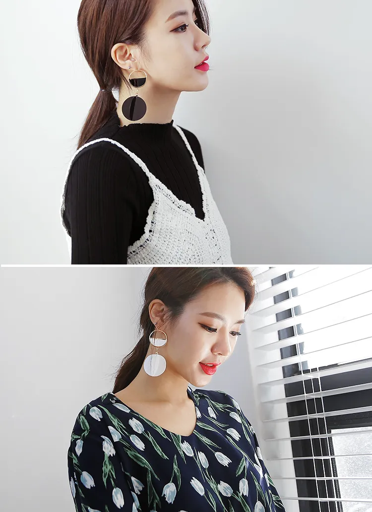 メタルリングモチーフ＆ユニークフラワーピアス・全2色 | DHOLIC | 詳細画像1