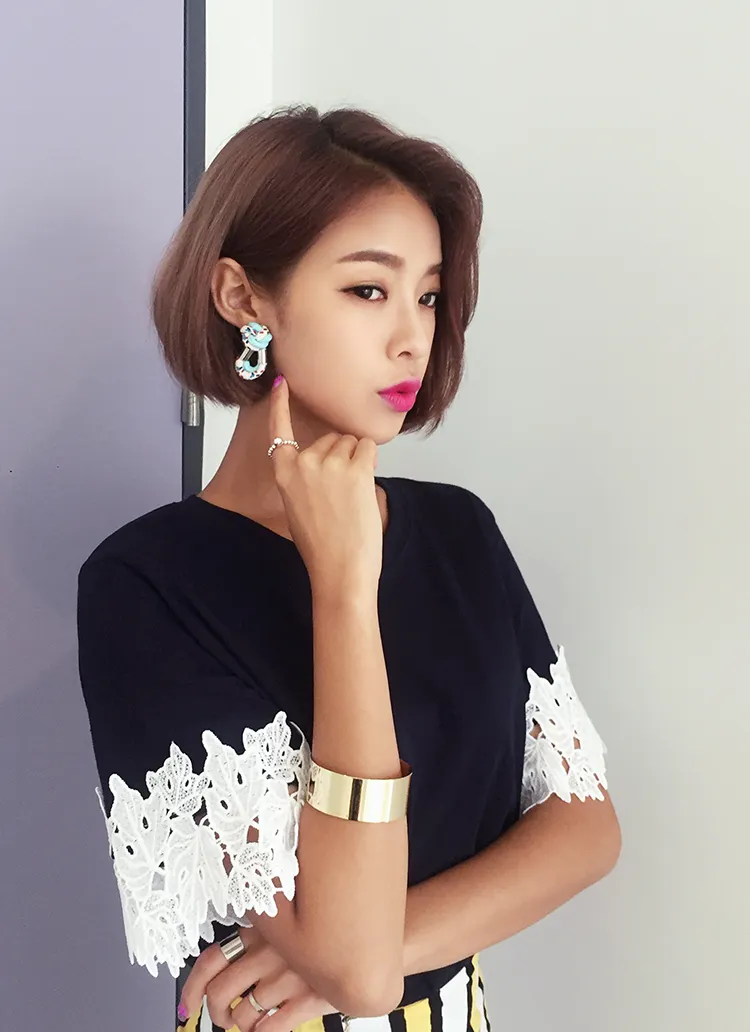 クロッシェレースラウンドネックTシャツ・全3色 | DHOLIC | 詳細画像1