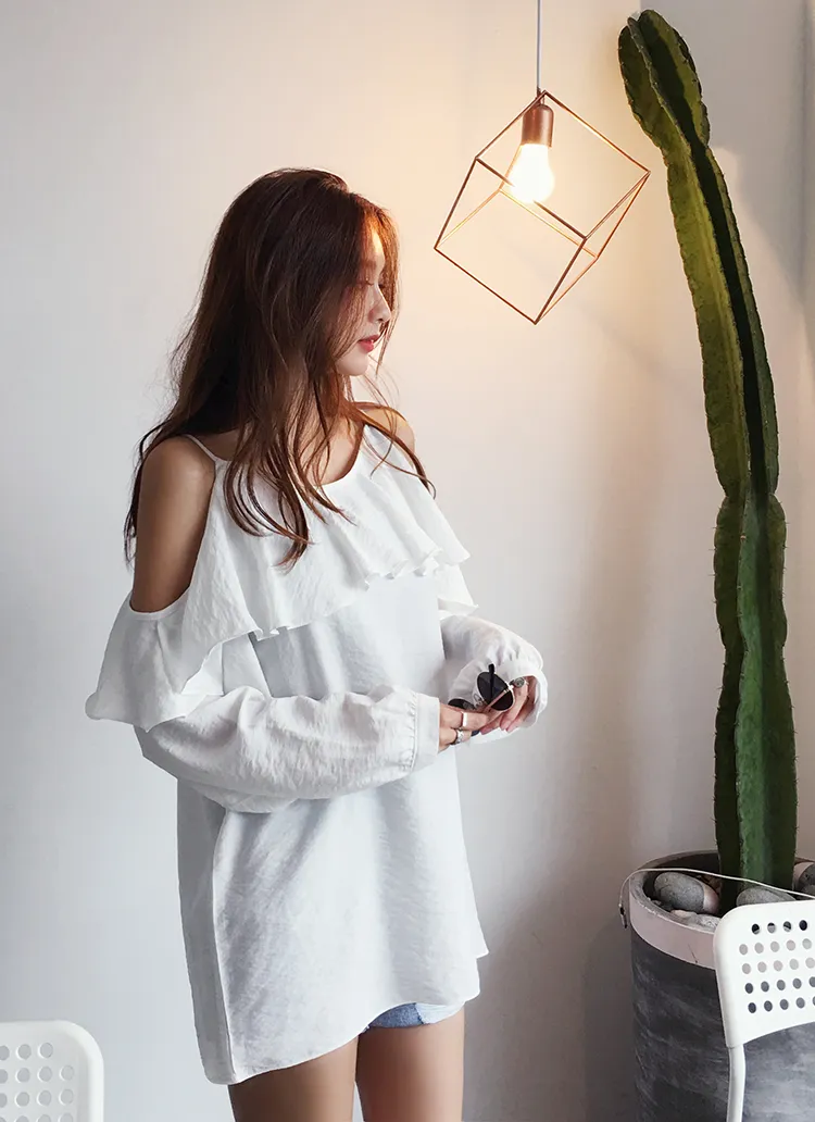 バックストラップラッフルオフショルダーブラウス・全1色 | DHOLIC | 詳細画像1