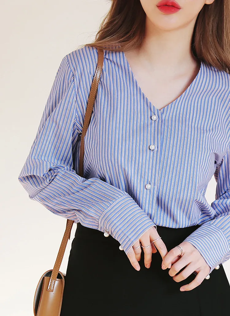 フェイクパールボタンVネックストライプブラウス・全2色 | DHOLIC | 詳細画像1