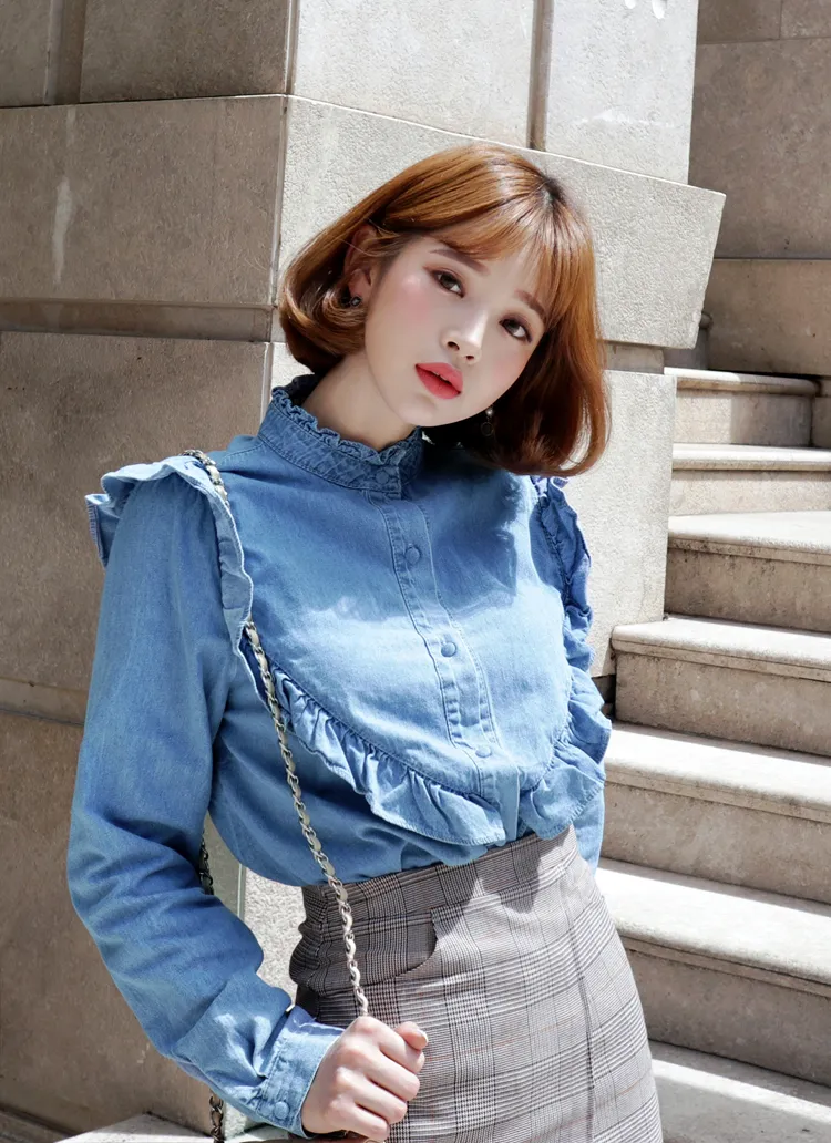 <font color=red><b><人気商品再入荷></b></font>フリルディテールバンドカラーデニムシャツ・全2色 | DHOLIC | 詳細画像1
