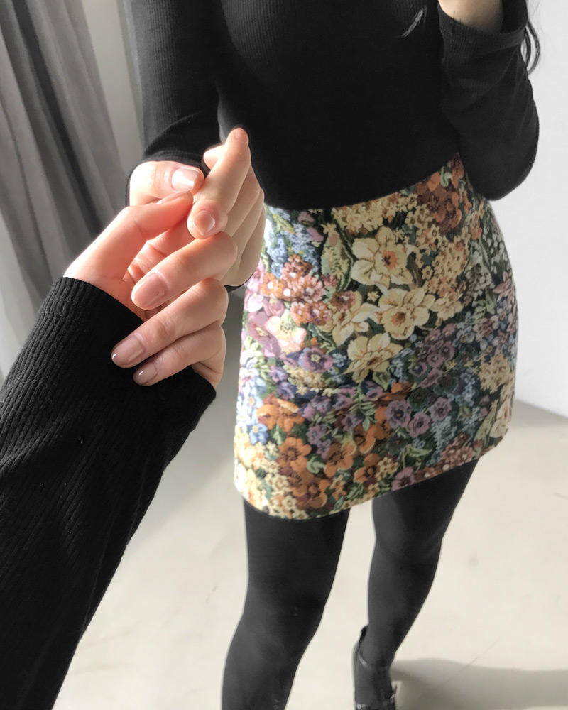 DOLCE&GABBANA（花柄 ・ ひざ丈スカート）のフリマアイテム一覧