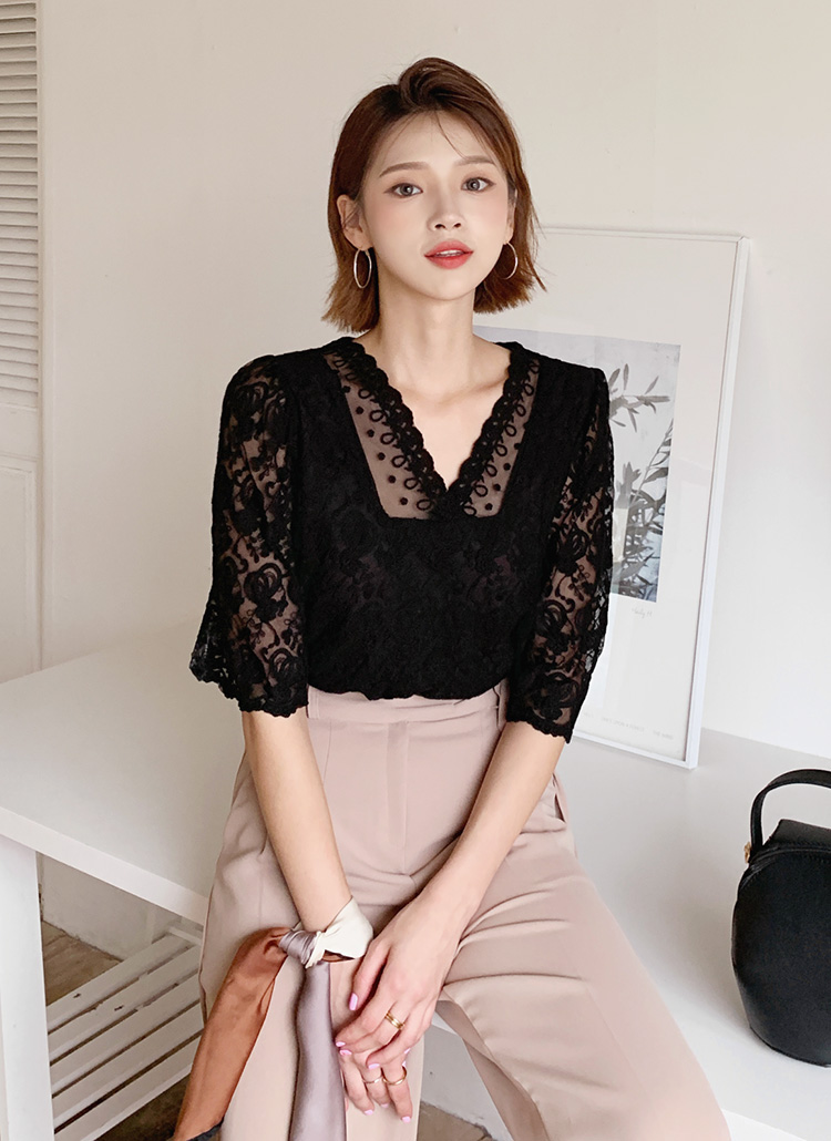 ニコアンド　プロデュース　Vネックレースブラウス 新品⭐︎ニコアンド⭐︎ 人気スタッフプロデュース企画]Vネック