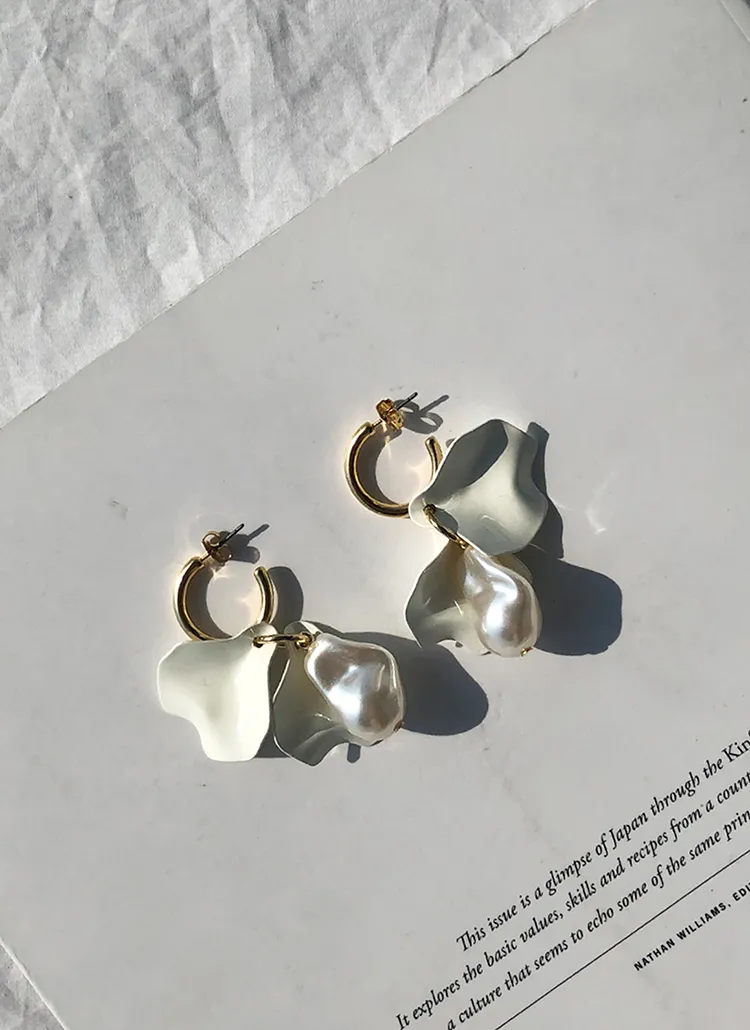 パールフラワーピアス・全1色 | DHOLIC PLUS | 詳細画像1