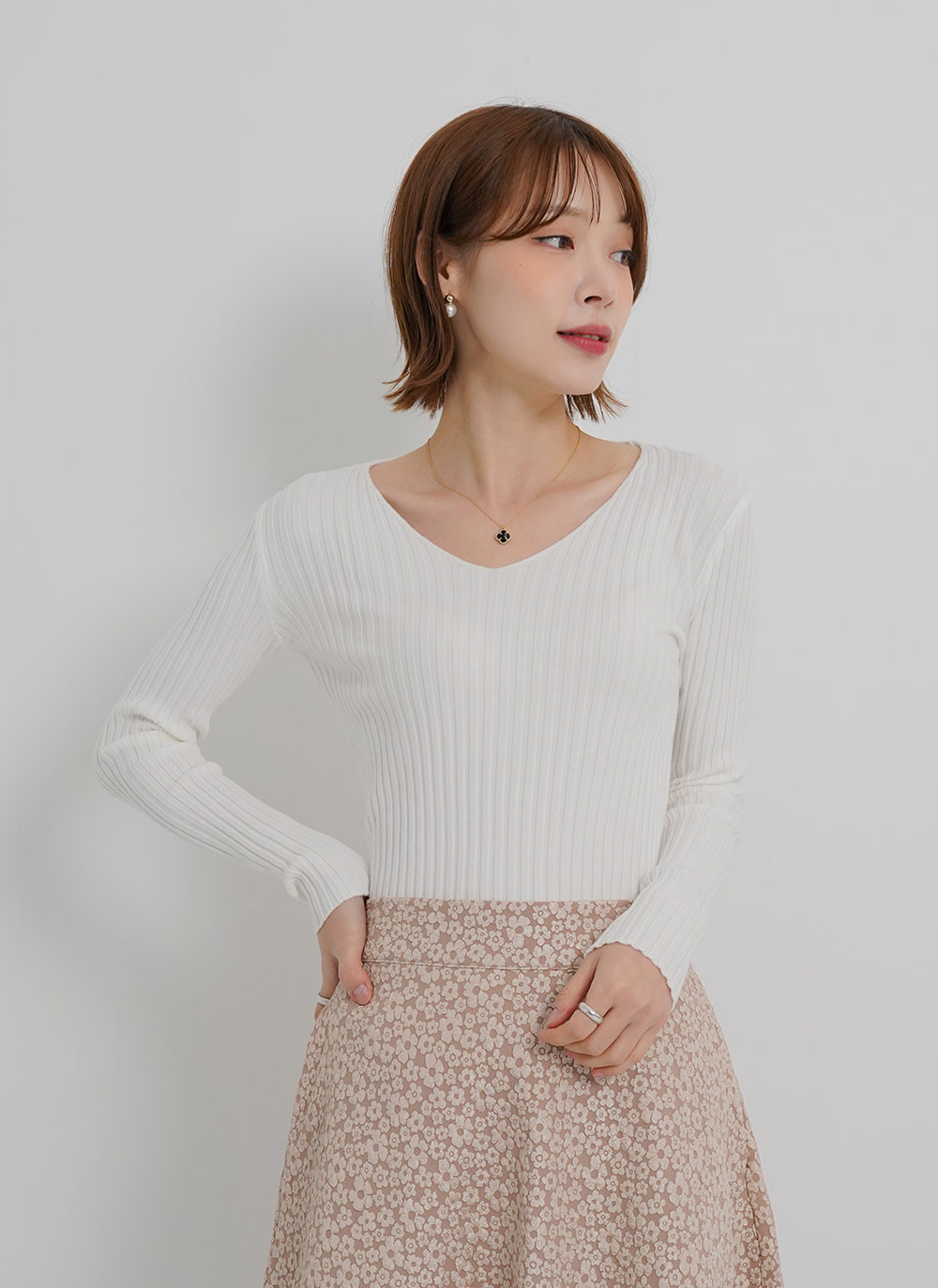 Vネックリブニット 5色展開》Vネックリブニット【洗濯機洗い可