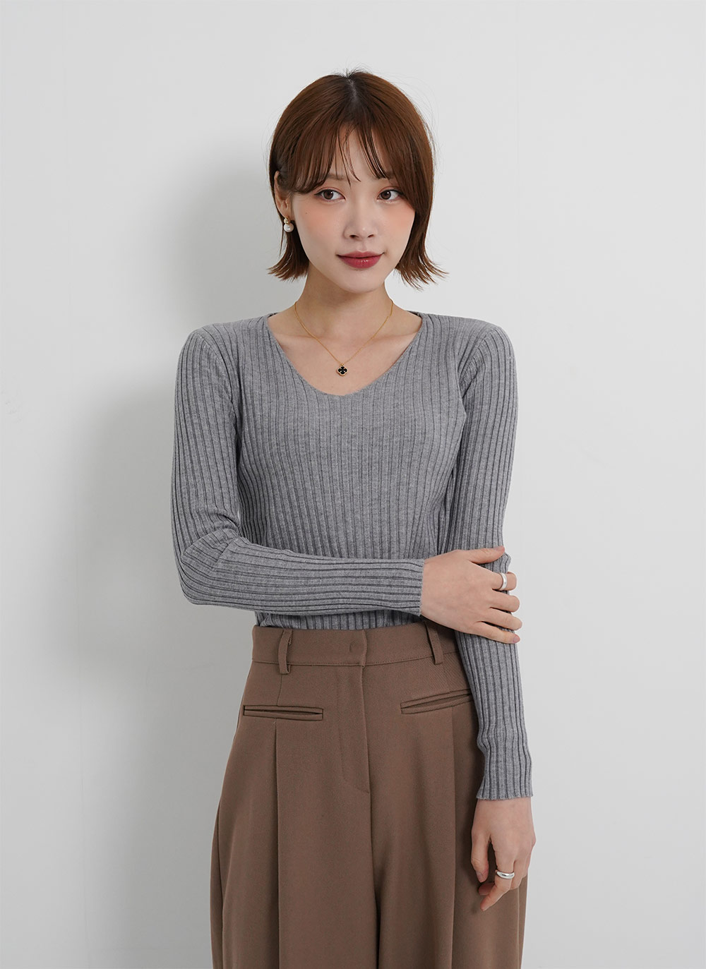 Vネックリブニット 5色展開》Vネックリブニット【洗濯機洗い可