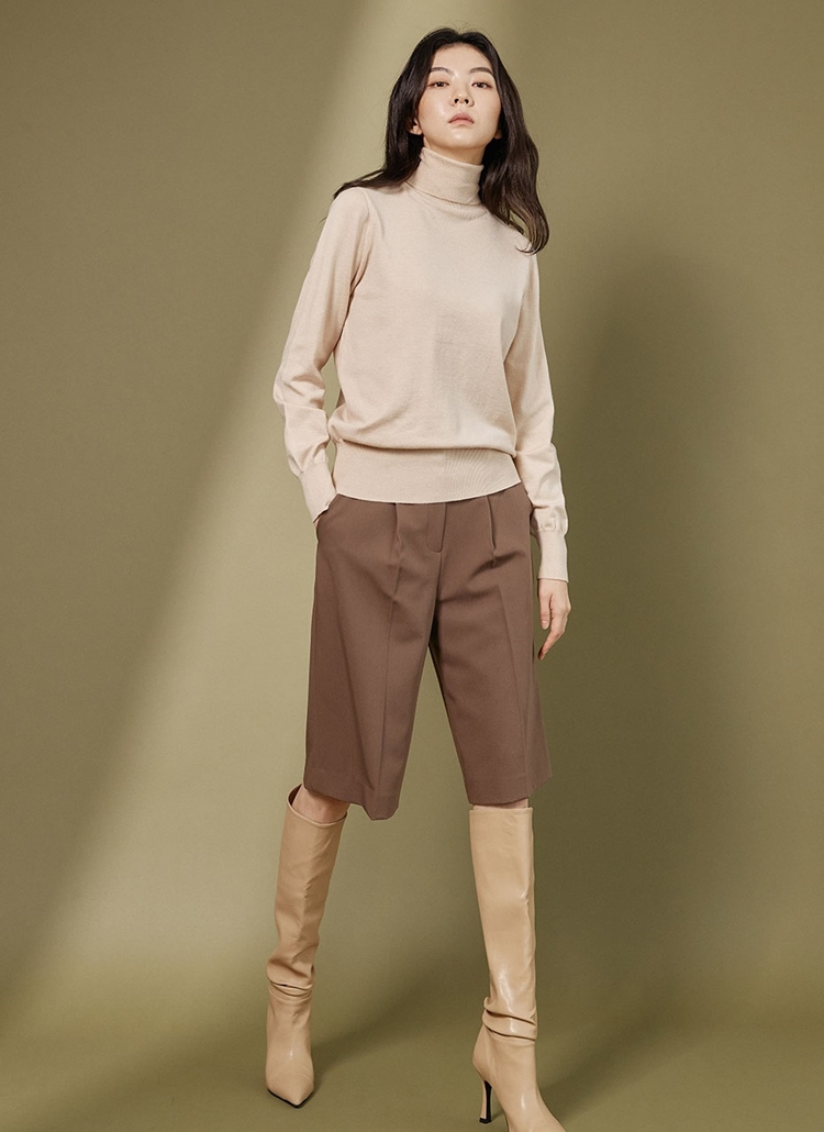 ISSEY MIYAKE ベージュ タートルネック 89db81a78e65a6fd1e8284cbc4add0