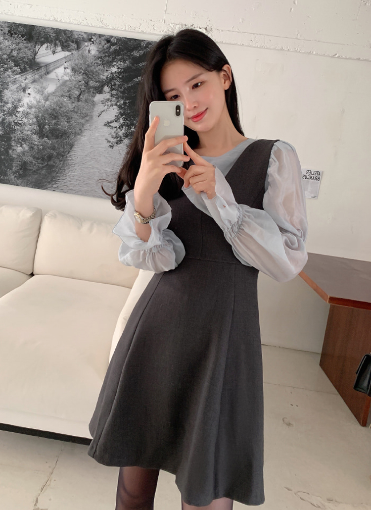 Vネックスリーブレスフレアワンピース | レディースファッション通販