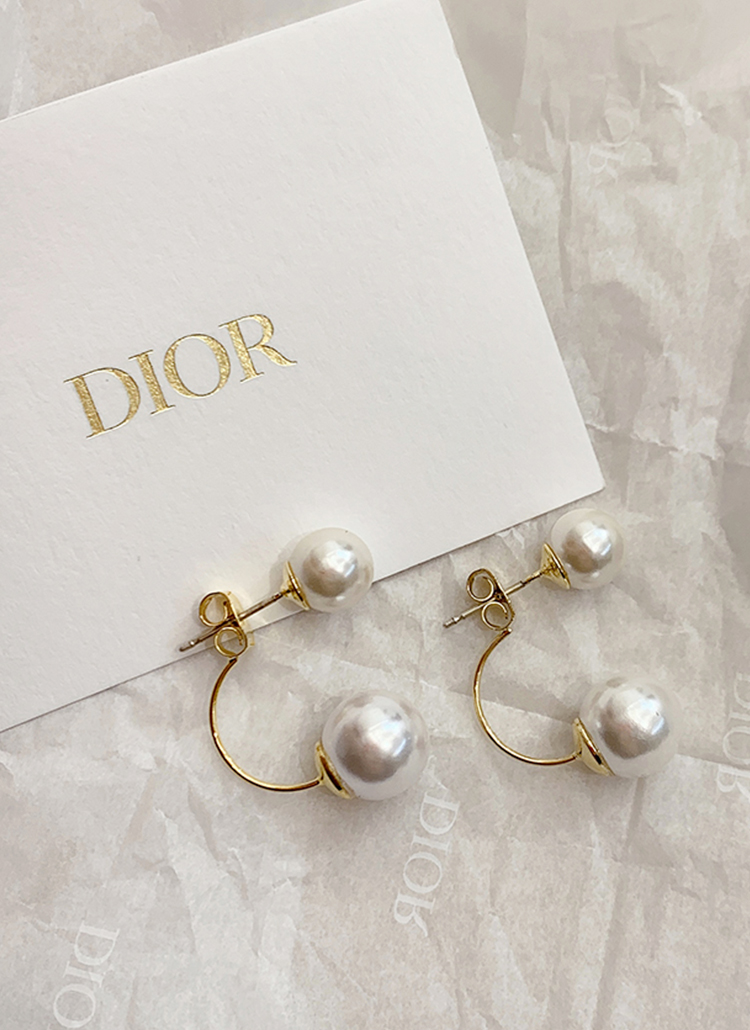 Dior ダブルパールピアス