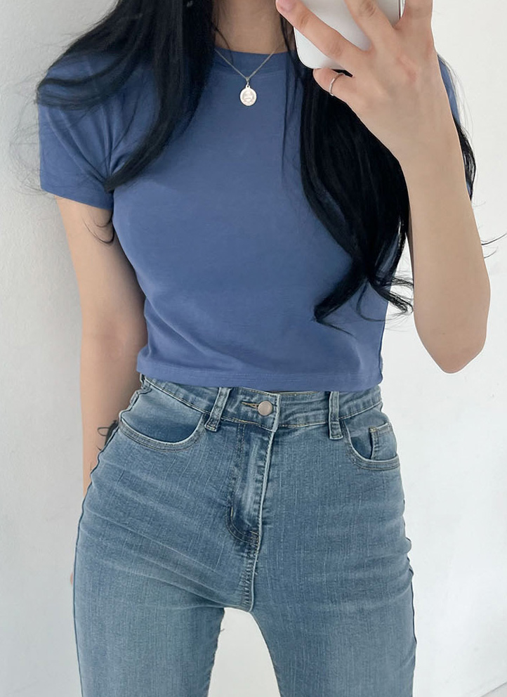 ラウンドタイトクロップドTシャツ | レディースファッション通販 - DHOLIC