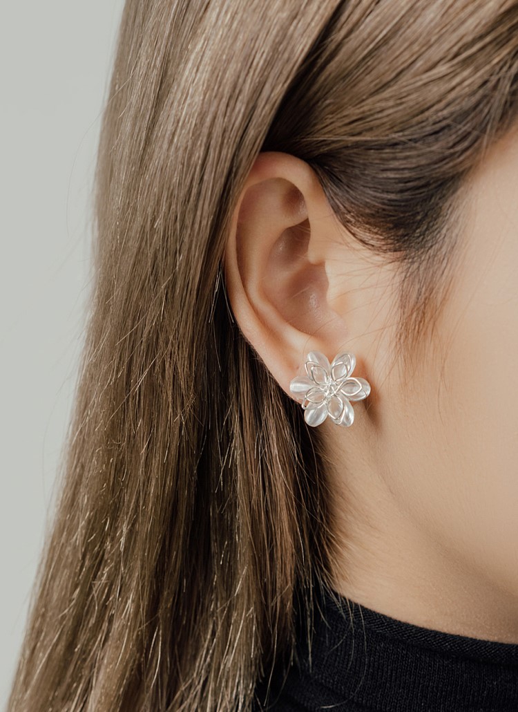 真鍮金属ダブルフラワーピアス花春夏秋冬 アクセサリー ピアス Soo Soo スーアンドスー ファッション総合通販 Dholic