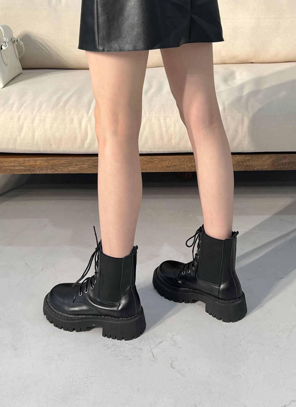 レースアップ チャンキーアンクルブーツ（Black） -CHARLES