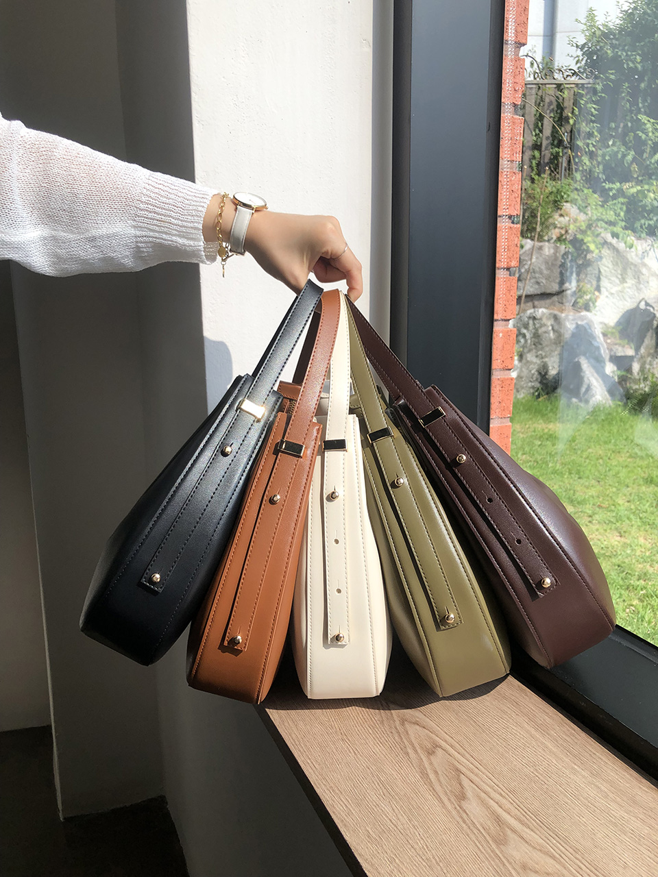 ROCIO波状デザインの木製パーティーバッグ ROCIO波状デザインの木製パーティーバッグ