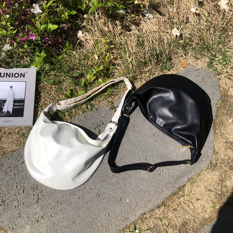 ハーフムーンショルダーバッグ | レディースファッション通販