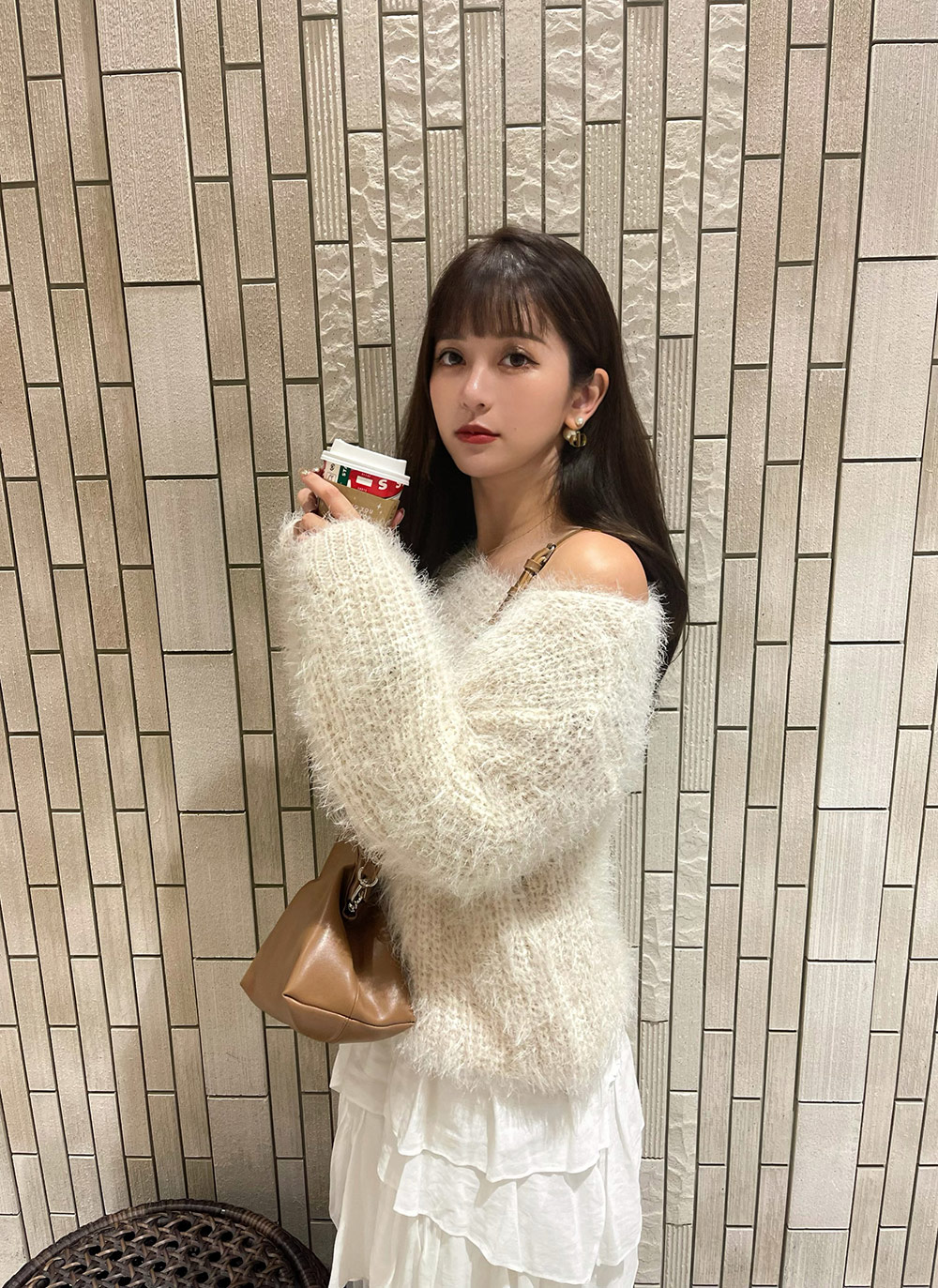 マイカアンドディール 垢抜け こなれ感抜群 抜き襟 フレア ニット くすみピンク EX. Evelina knit PK EX.AW2324-PK AKIRANAKA 別注