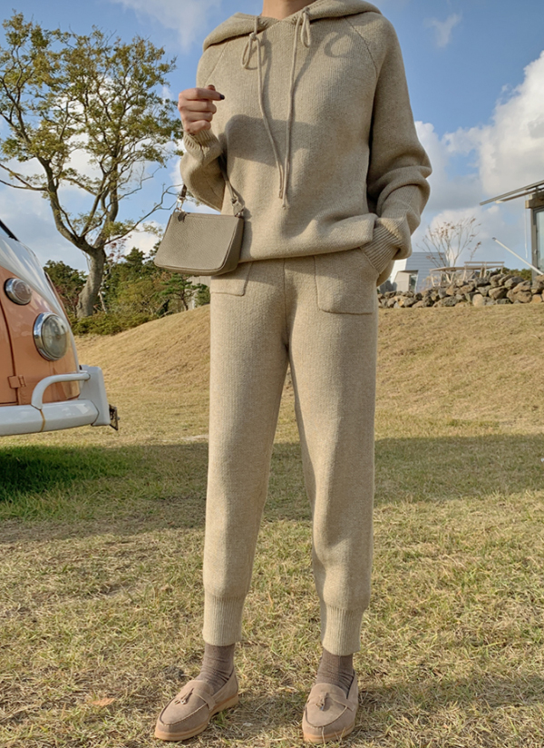 袖レース後プリーツプルオーバー×テーパードパンツ - organicfarmermag.com
