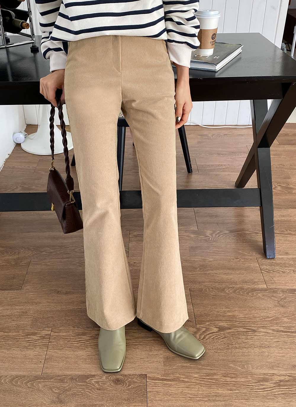 Olu.（オルドット）の「コーデュロイフレアパンツ（その他パンツ