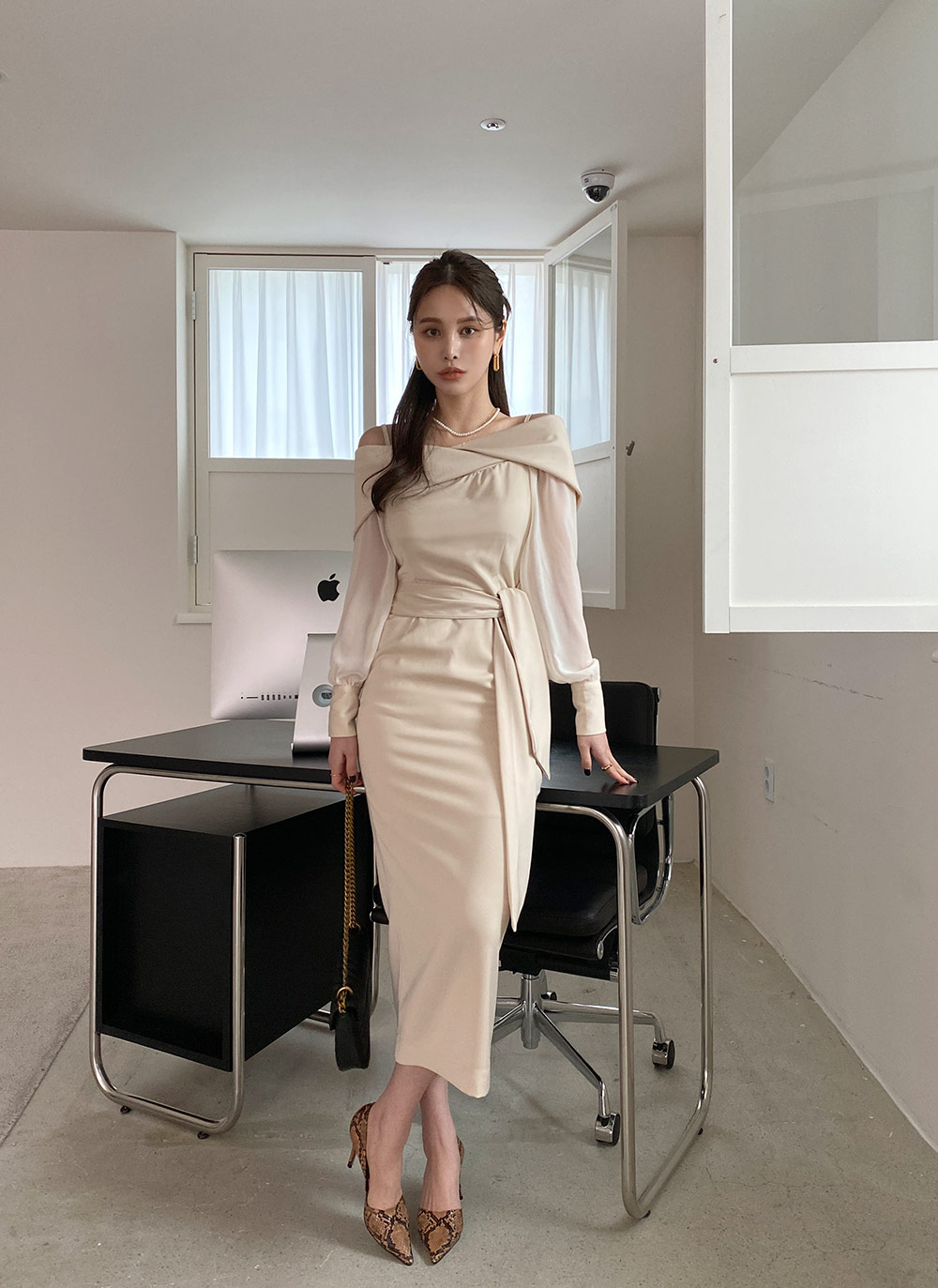 【NICHOLAS】サテンオフショルダーオフショルダーワンピース NICHOLAS サテン ミニワンピース オフショルダー | THE OUTNET