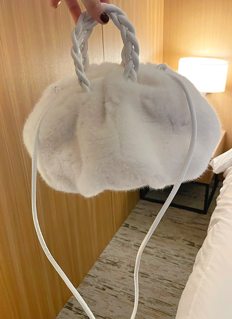 2wayツイストハンドルストラップフェイクファーバッグショルダートートカバン秋冬 バッグ ショルダー Jiminunni ジミンオンニ ファッション総合通販 Dholic