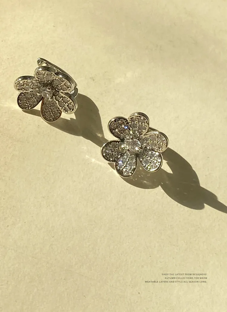 フラワーキュービックピアス・全2色 | DHOLIC | 詳細画像1