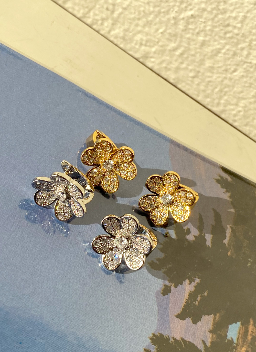 フラワーキュービックピアス・全2色 | DHOLIC | 詳細画像2