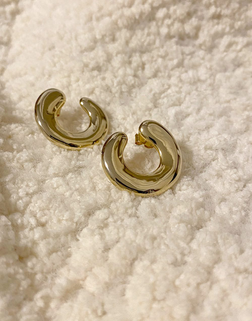 Small gold earrings（ジュエリー/ピアス）| kinkinkin00 | 東京ガールズマーケット