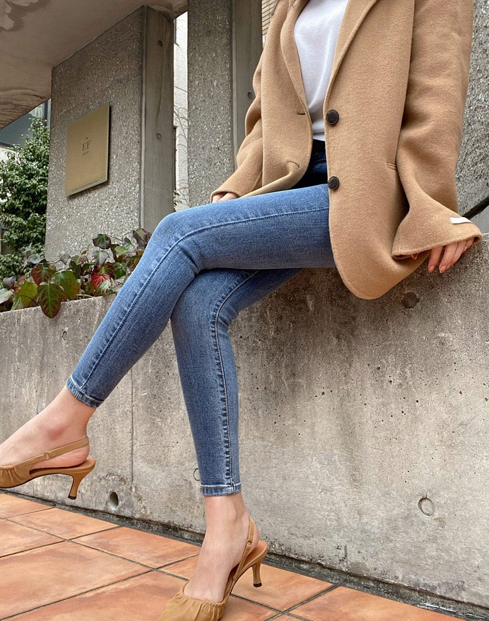 ダブルボタンスキニーデニムパンツ | レディースファッション ダブルボタンスキニーデニムパンツ | レディースファッション