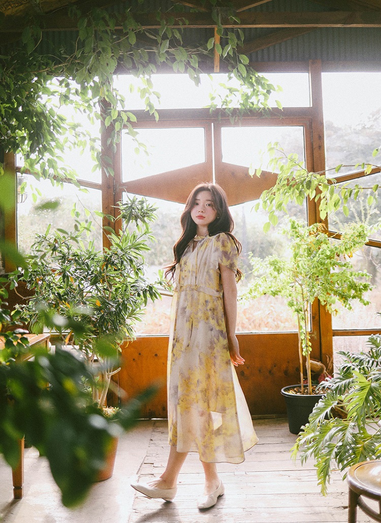 華やかなフリルのワンピースです❣ 044_b5ca64e0-13f5-45da-acab-