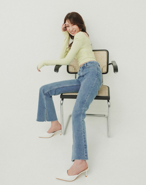 slit flare jeans（ジーンズ/ジーンズ）| _yoshida_akari | 東京ガールズマーケット