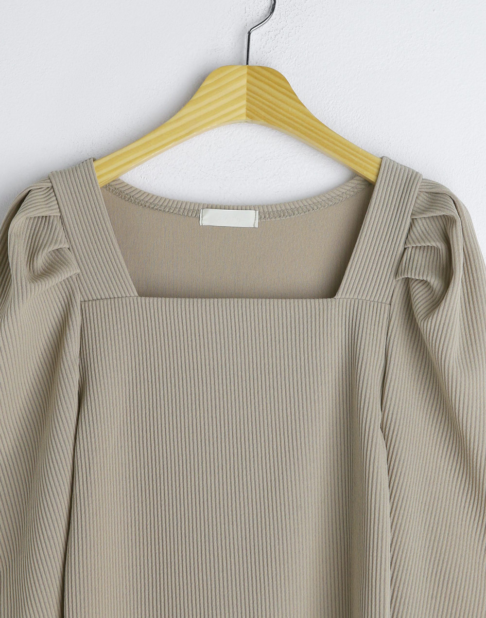 power shoulder square neck T-shirt | 詳細画像18