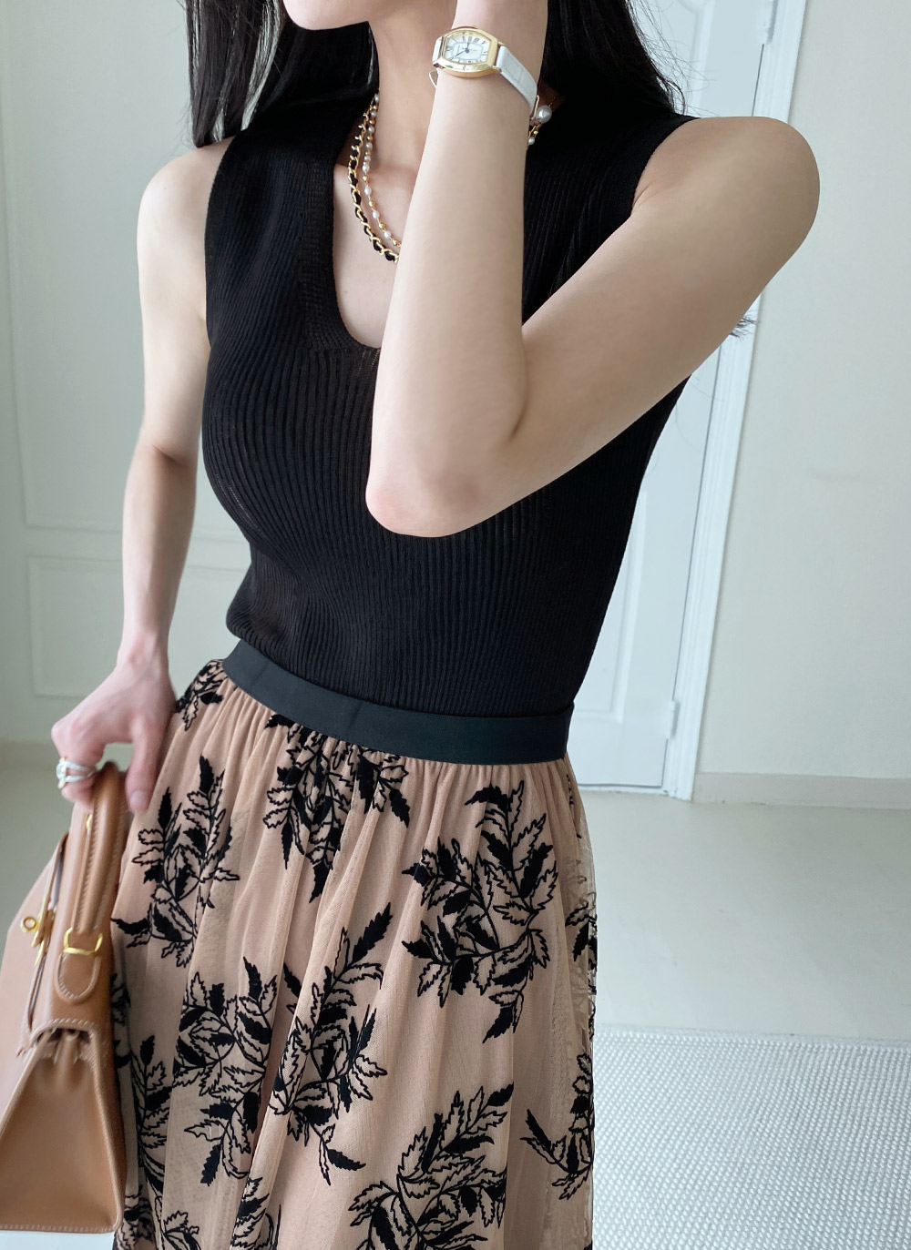 【希少】Miss Dior ベージュ Vネック ノースリーブニット　サイズM 新色追加／洗える】シャイニーシアー ノースリーブ ニット