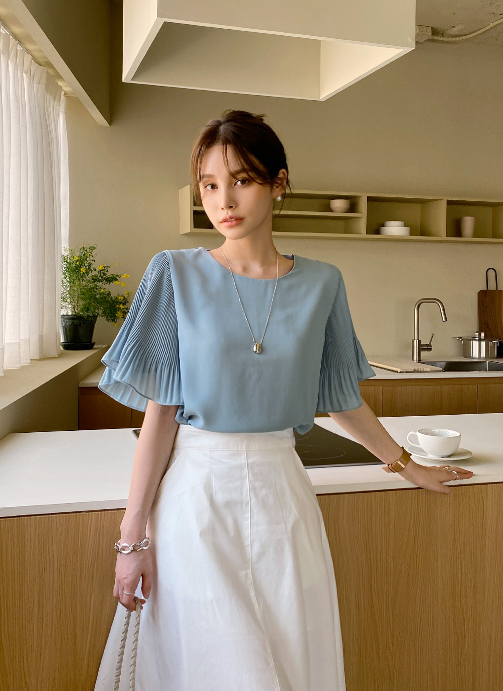 美品 プリーツプリーズ イッセイミヤケ オープンカラーシャツ ブラウス ホワイト イッセイミヤケプリーツプリーズFRALEブラウス（全プリーツ）