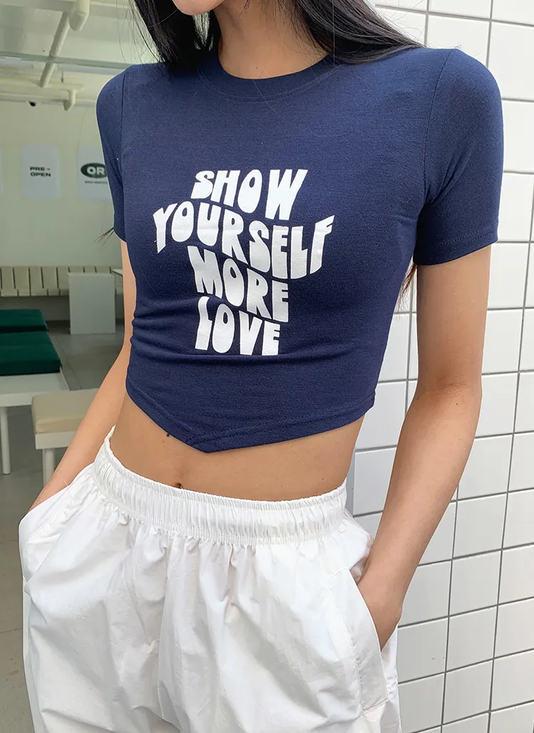 アンバランスクロップドレタリングTシャツ | simplymood | 詳細画像1