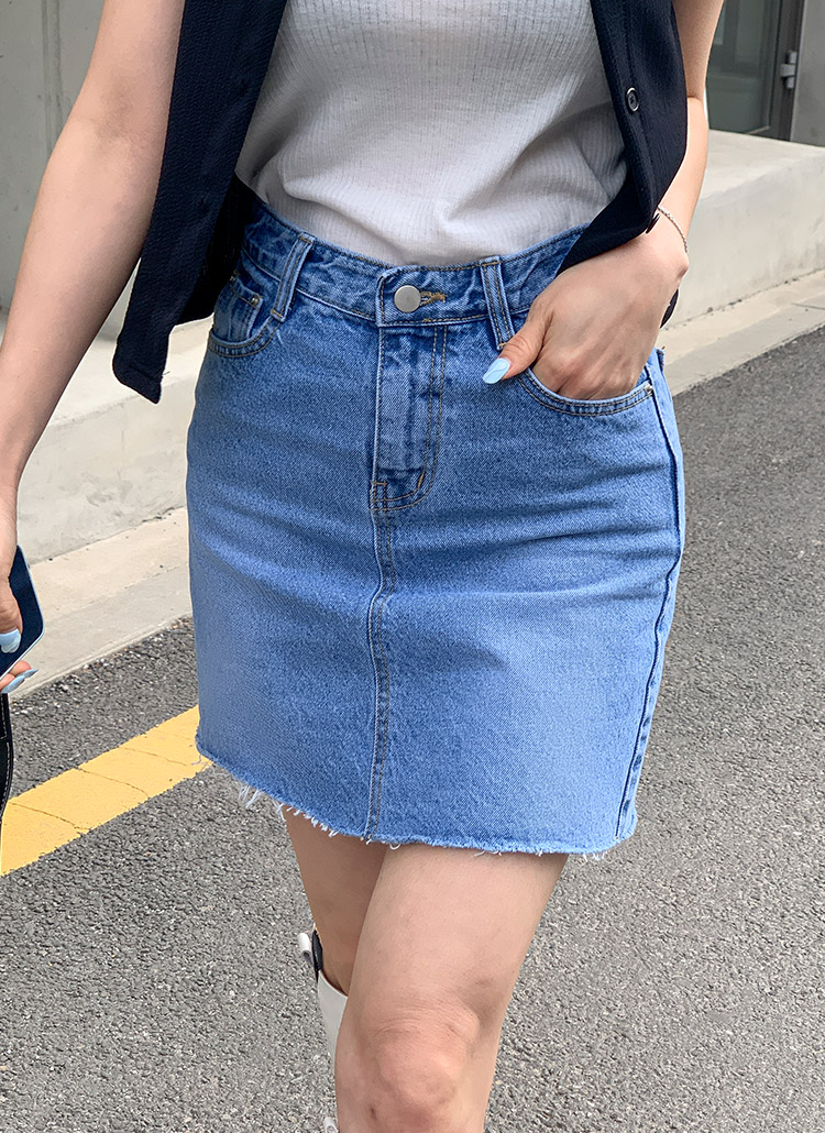 デニムスカート[ JEANS] 関税込送料無料 裾カットオフ ロゴ 裾カットオフデニムマイクロミニスカート(セットアップ対応