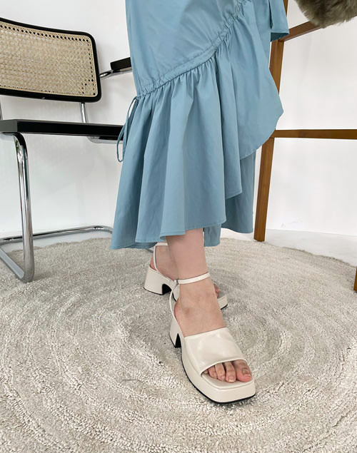 strap sandal（シューズ/サンダル）| hitomi.nakazawa | 東京ガールズマーケット