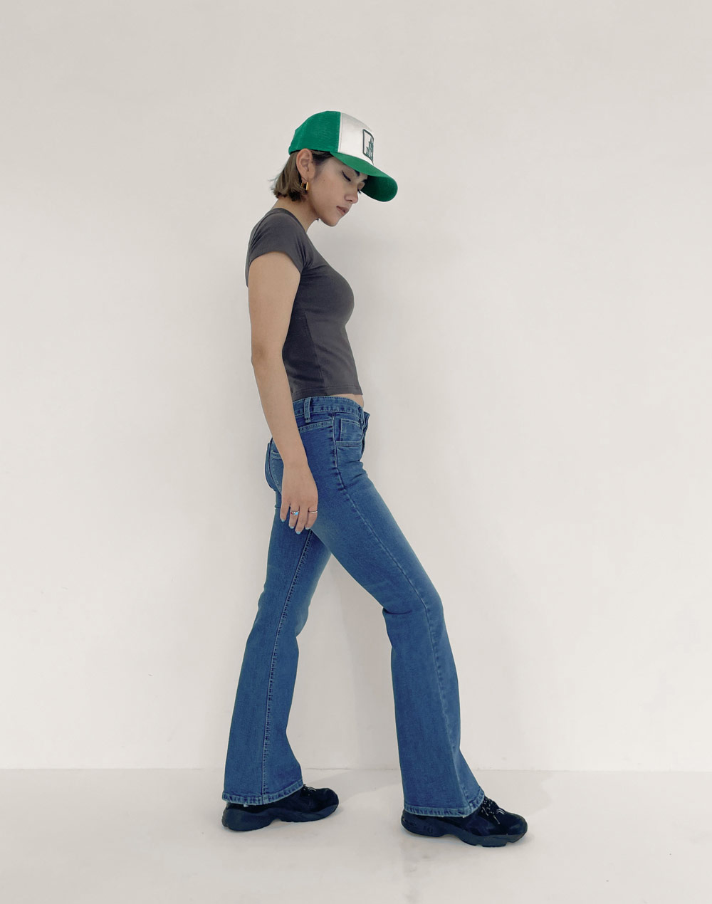 ローライズクロップド ブルーウォッシュデニムパンツ ラインデニムパンツ|allureville OFFICIAL SITE / ONLINE SHOP