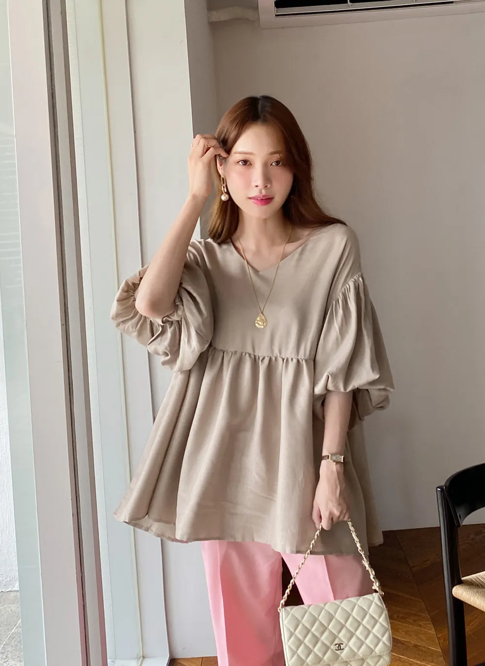 美品 VIRINA ペプラムブラウス バルーンスリーブ 撥水加工 ベージュ M 