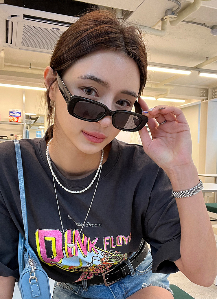 割引♡サングラス 黒 高見え 伊達メガネ 韓国 夏 個性的 ピンク ゴールド 海 通販