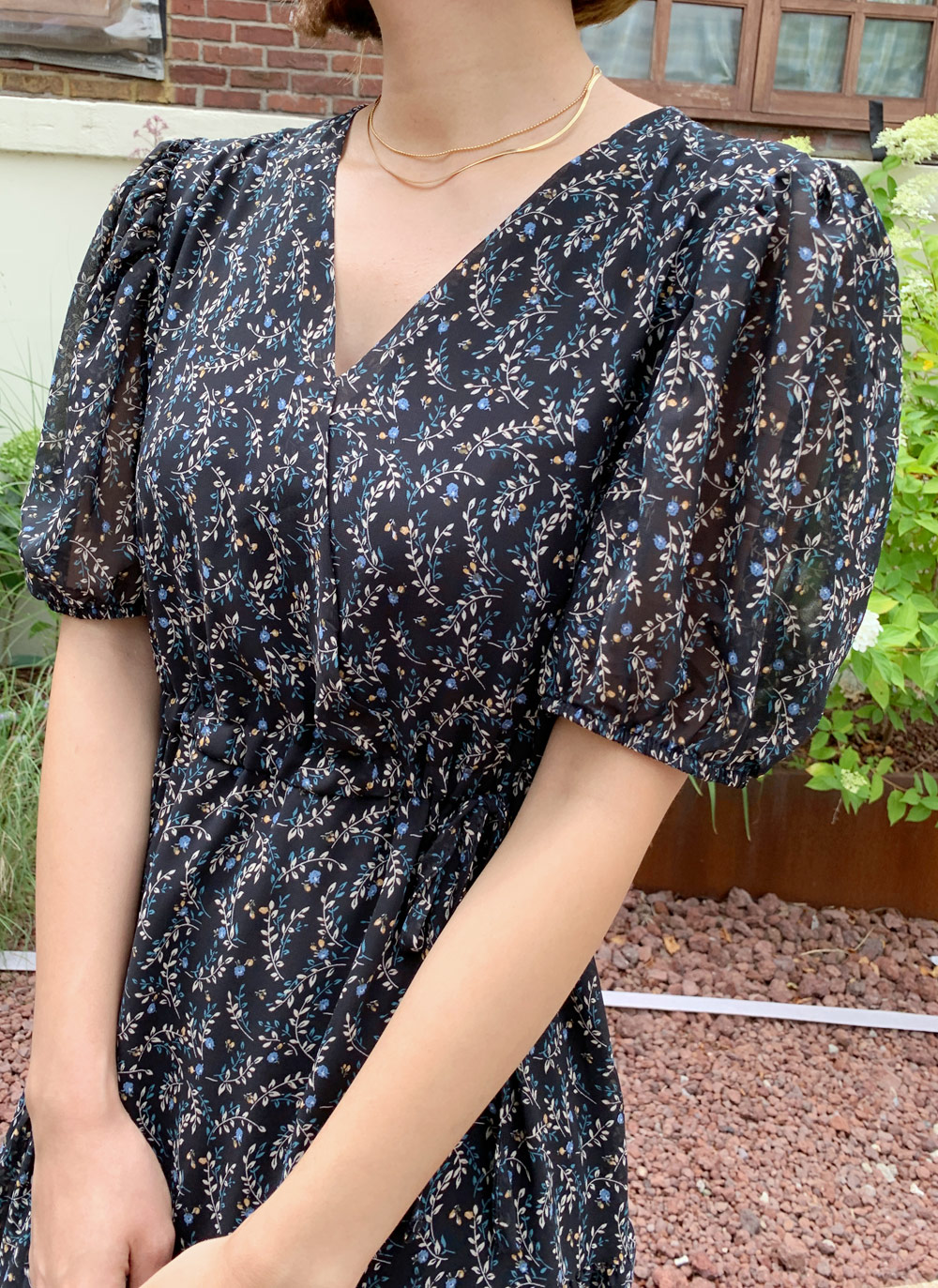 SEVENTEN 小花柄カシュクールトップス - agedor.ma