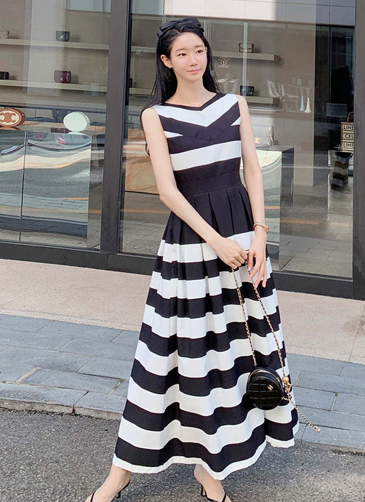 ボーダープリーツノースリーブワンピース レディースファッション通販 Dholic 公式