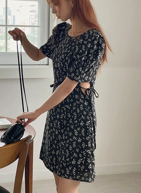 サイドカットアウトリボン花柄ワンピース | レディースファッション  