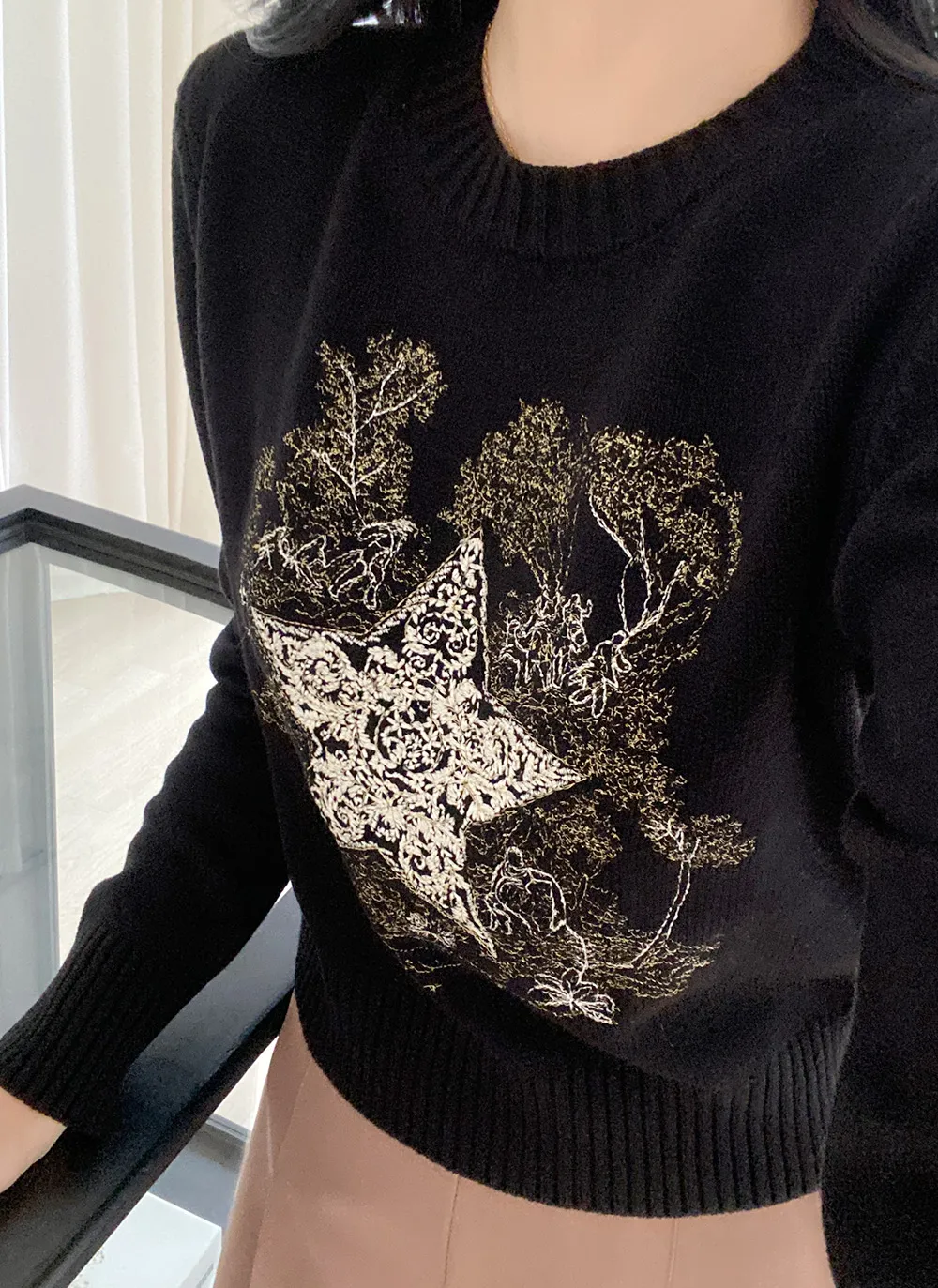 スター刺繍ラウンドネックニット | レディースファッション通販 - DHOLIC