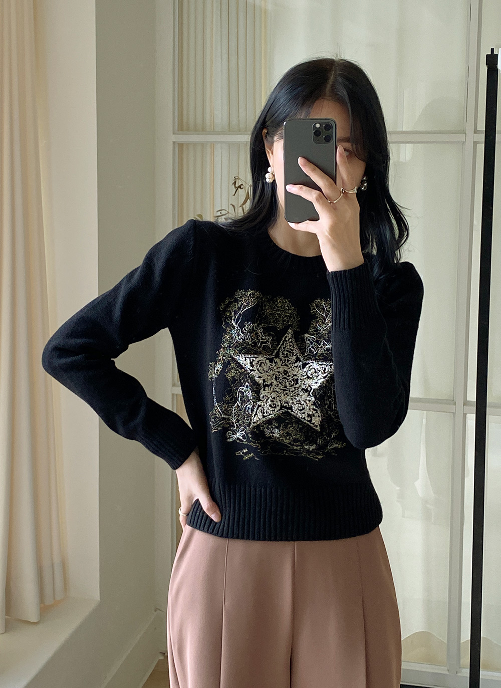 スター刺繍ラウンドネックニット | レディースファッション通販