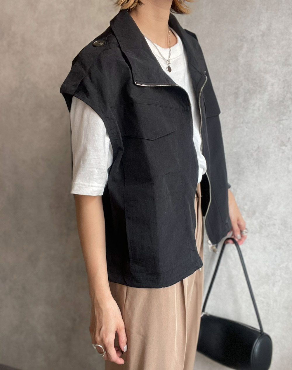 美品✨フェンディ ナイロンベスト　異素材切替　ドロースト付　イタリア製　38 1450607_21290835_k4.jpg?f=webp